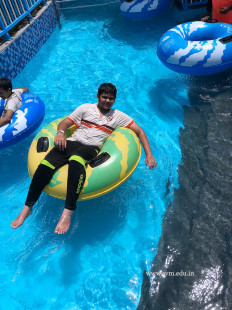 Std 7-9 Chilling out at Amaazia Water Park-Surat (200)