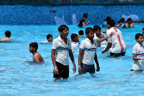 Std 7-9 Chilling out at Amaazia Water Park-Surat (107)