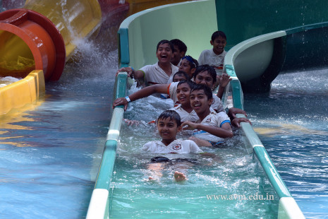Std 7-9 Chilling out at Amaazia Water Park-Surat (80)