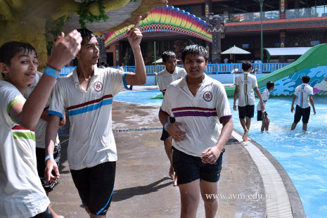 Std 7-9 Chilling out at Amaazia Water Park-Surat (75)
