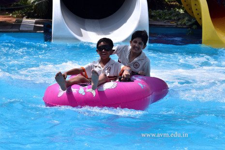 Std 7-9 Chilling out at Amaazia Water Park-Surat (78)