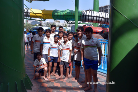 Std 7-9 Chilling out at Amaazia Water Park-Surat (49)