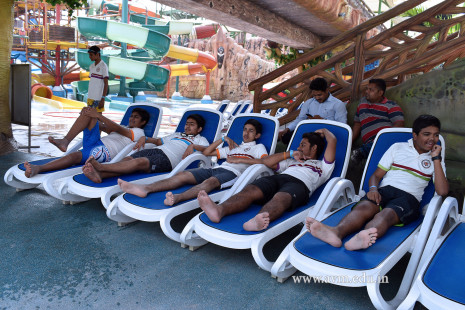 Std 7-9 Chilling out at Amaazia Water Park-Surat (55)