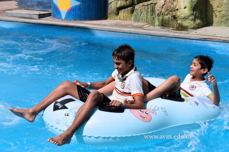 Std 7-9 Chilling out at Amaazia Water Park-Surat (63)