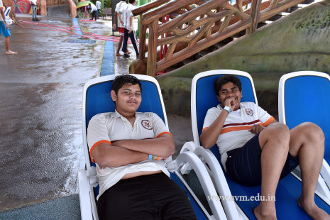 Std 7-9 Chilling out at Amaazia Water Park-Surat (65)
