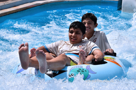 Std 7-9 Chilling out at Amaazia Water Park-Surat (105)