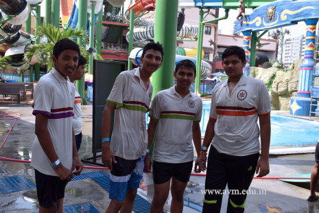 Std 7-9 Chilling out at Amaazia Water Park-Surat (59)