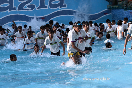 Std 7-9 Chilling out at Amaazia Water Park-Surat (285)