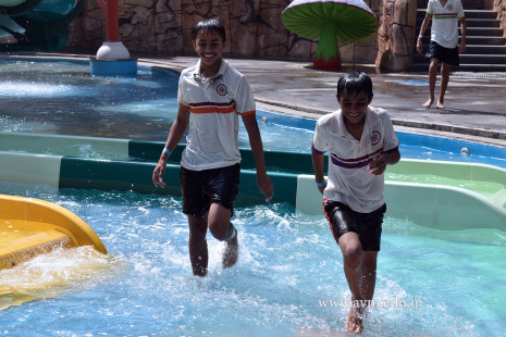 Std 7-9 Chilling out at Amaazia Water Park-Surat (70)