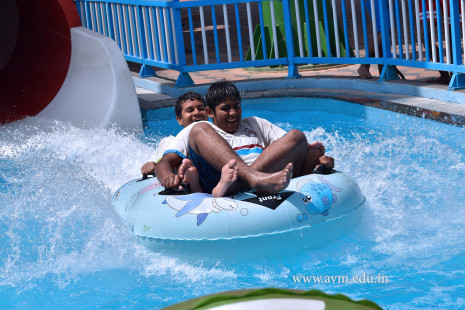 Std 7-9 Chilling out at Amaazia Water Park-Surat (98)