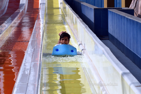 Std 7-9 Chilling out at Amaazia Water Park-Surat (274)