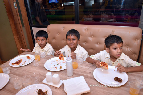 Std 3 & 4 Fun-filled Day Out in Surat (115)