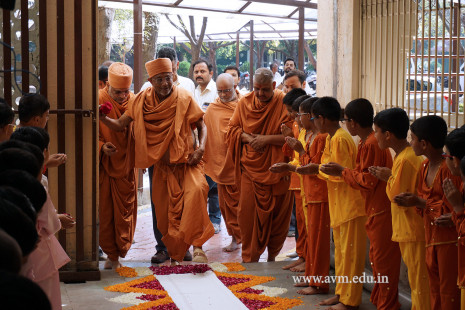 Param Pujya Swamishree's Visit 2016-17 (3)