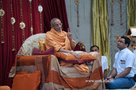 Param Pujya Swamishree's Visit 2016-17 (61)