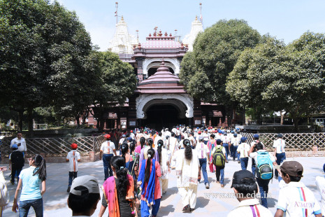 Std 1-6 Divine trip to Haridham & Fun Trip to Sayaji Baug-Baroda (36)
