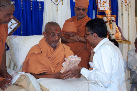 Param Pujya Swamishree's Visit 2016-17 (34)
