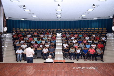 Prof A A Natu (NCL, IISER Pune) inspires AVM students (22)