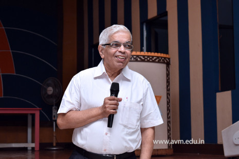 Prof A A Natu (NCL, IISER Pune) inspires AVM students (26)