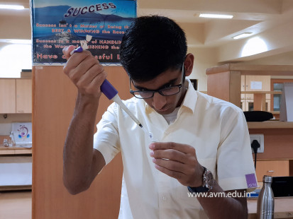 Std 11-12 Biology students' visit to Research Centres (51)