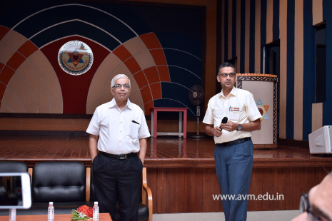 Prof A A Natu (NCL, IISER Pune) inspires AVM students (35)
