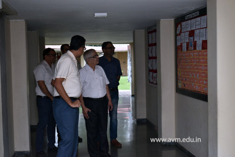 Prof A A Natu (NCL, IISER Pune) inspires AVM students (7)