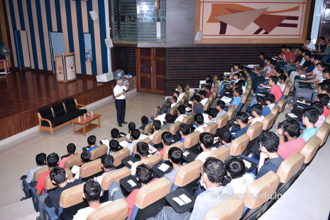 Prof A A Natu (NCL, IISER Pune) inspires AVM students (33)