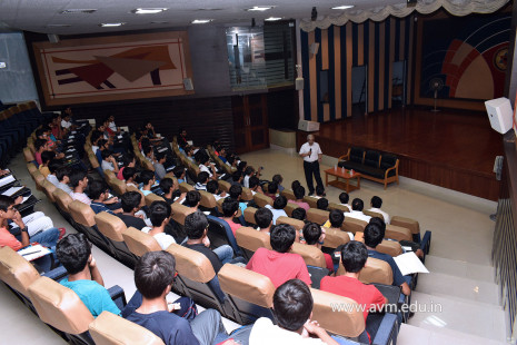 Prof A A Natu (NCL, IISER Pune) inspires AVM students (32)