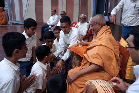 Param Pujya Swamishree's Visit 2016-17 (55)