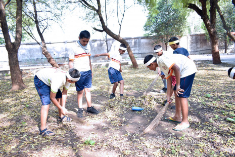 Juniors on Swachh AVM Mission on Gandhi Jayanti (16)
