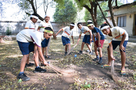 Juniors on Swachh AVM Mission on Gandhi Jayanti (17)