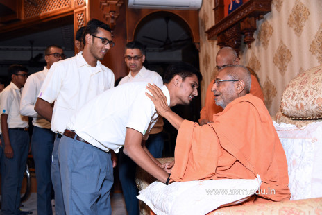 Std-10-11-12-visit-to-Haridham-for-Swamishree's-Blessings-(61)