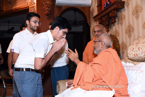 Std-10-11-12-visit-to-Haridham-for-Swamishree's-Blessings-(49)