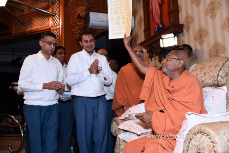 Std-10-11-12-visit-to-Haridham-for-Swamishree's-Blessings-(18)