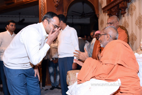 Std-10-11-12-visit-to-Haridham-for-Swamishree's-Blessings-(103)