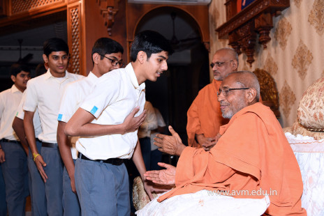 Std-10-11-12-visit-to-Haridham-for-Swamishree's-Blessings-(84)