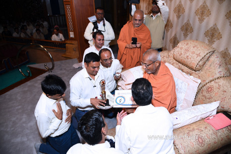 Std-10-11-12-visit-to-Haridham-for-Swamishree's-Blessings-(20)