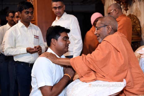 Std-10-11-12-visit-to-Haridham-for-Swamishree's-Blessings-(100)