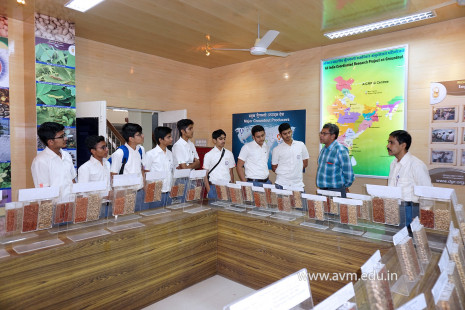 Std 11-12 Biology students - Visit to Research Centres (25)