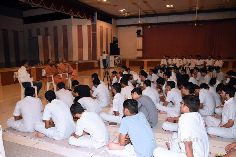 Inspiring Session for Std 11-12 on 'Choices in Life' by Pujya Brahmvihariswamiji (5)