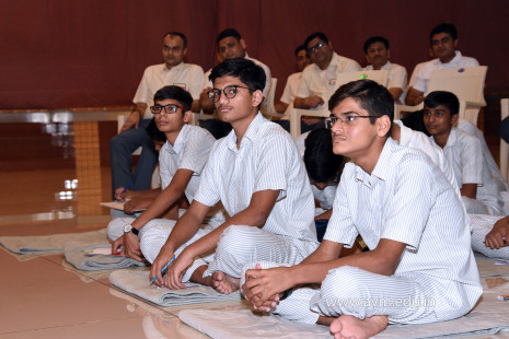 Inspiring Session for Std 11-12 on 'Choices in Life' by Pujya Brahmvihariswamiji (9)