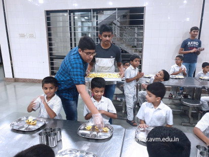 (CBSE SEWA) Std 10 Students Volunteer in Dinner Preparation & Serving (34)