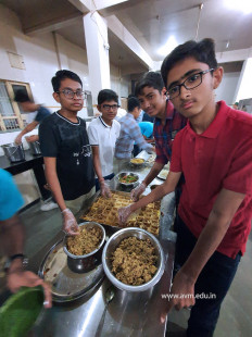 (CBSE SEWA) Std 10 Students Volunteer in Dinner Preparation & Serving (22)