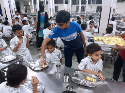 (CBSE SEWA) Std 10 Students Volunteer in Dinner Preparation & Serving (32)