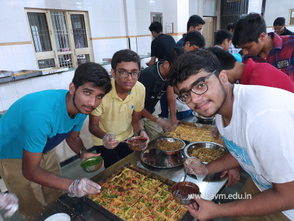 (CBSE SEWA) Std 10 Students Volunteer in Dinner Preparation & Serving (21)