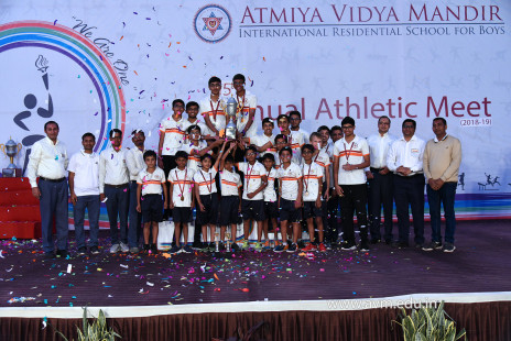 3-Award-Distribution-Ceremony-of-the-15th-Annual-Atmiya-Athletic-Meet-(15)