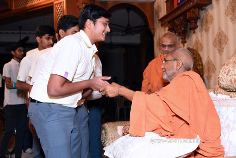 Std-10-11-12-visit-to-Haridham-for-Swamishree's-Blessings-(72)