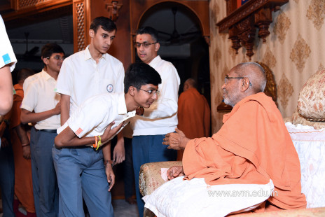 Std-10-11-12-visit-to-Haridham-for-Swamishree's-Blessings-(67)