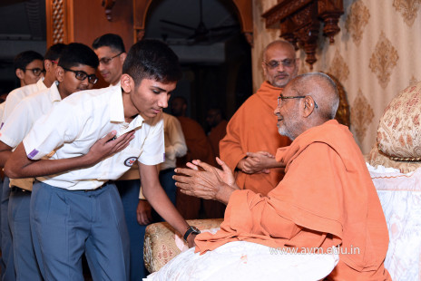 Std-10-11-12-visit-to-Haridham-for-Swamishree's-Blessings-(95)